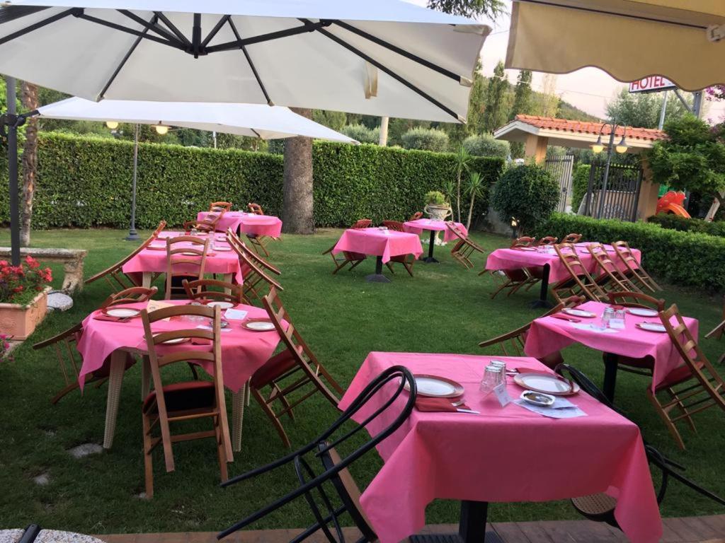 Il Salice Hotel Civitella Del Tronto Екстериор снимка