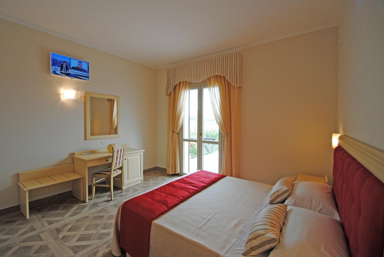 Il Salice Hotel Civitella Del Tronto Екстериор снимка