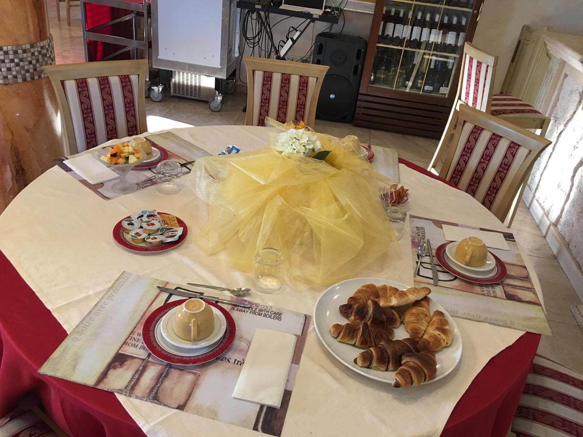 Il Salice Hotel Civitella Del Tronto Екстериор снимка